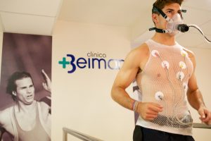 Deportista realizando una prueba de esfuerzo